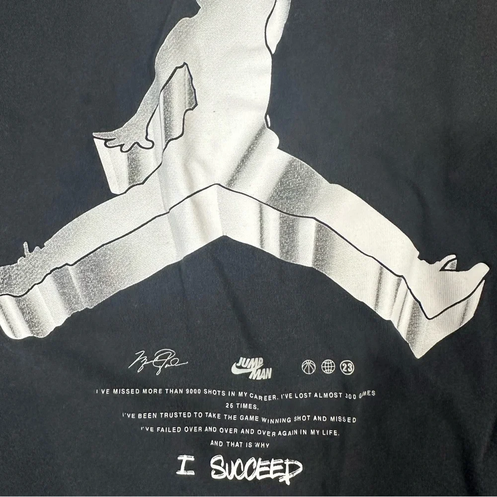 Boys Jordan T-shirt size M